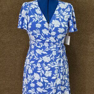 Lauren Conrad Floral Bloom Print Modern Wrap Mini Dress Blue and White Sz M NWT